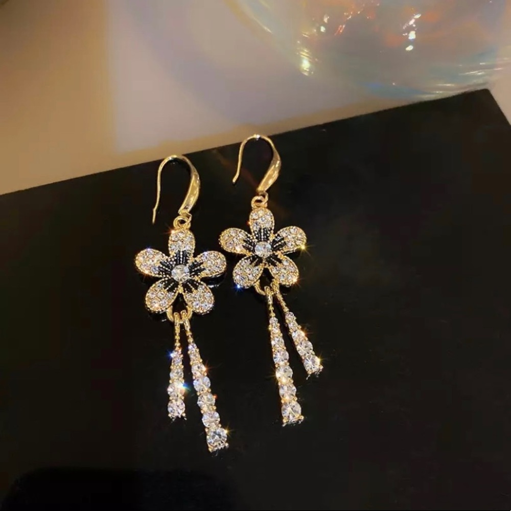 Stunning Dangling Rhinestone Flower Earrings Accessories Jewelry